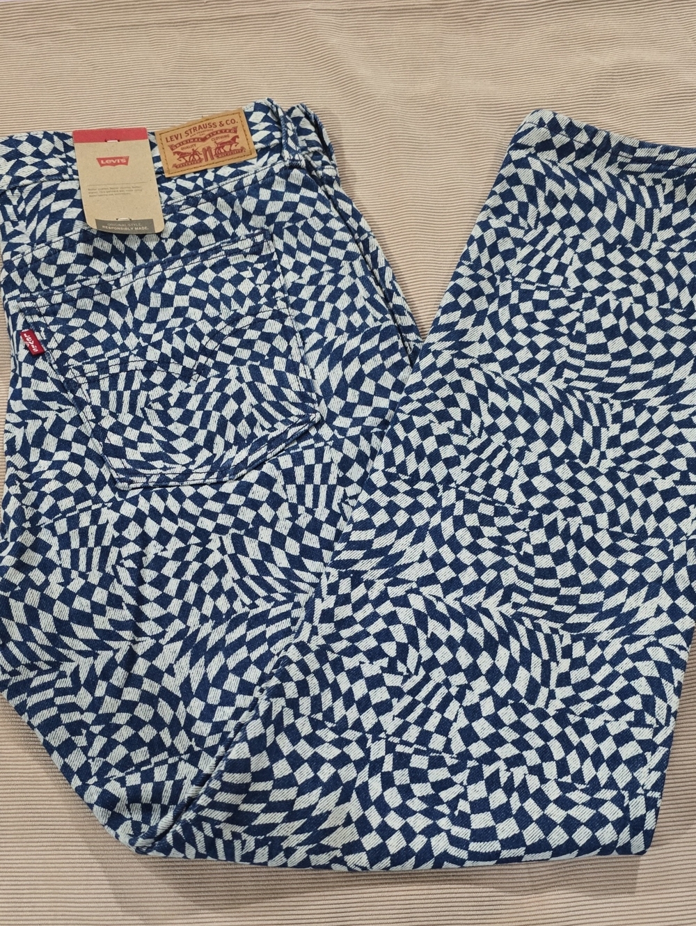 NWT-Levi's Women's Blue and White Geometric Straight-Leg Jeans